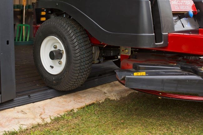 Abris de jardin ARTISAN 117 en résine KETER gris 7,4m² | Compact, Robuste & Sécurisé – Image 9